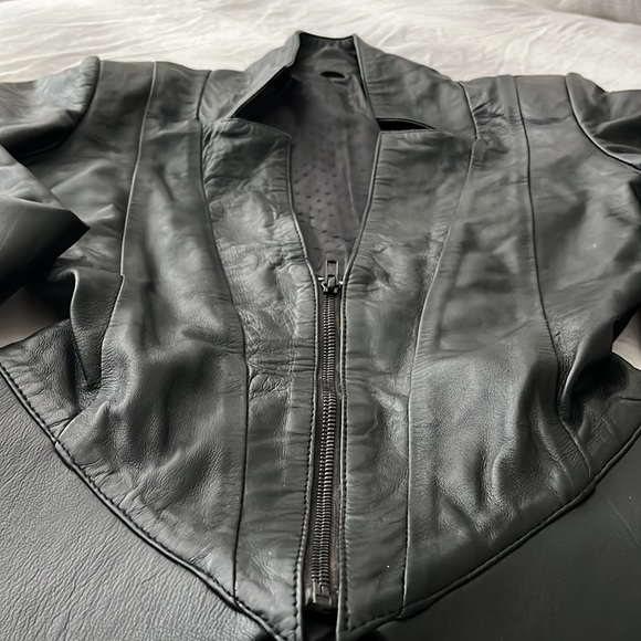 Waist accentuating leather jacket - Picture 2 of 5